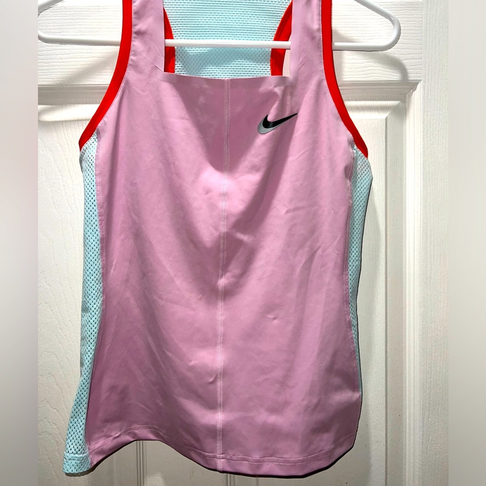 NWOT Women’s Nike Dri-fit Slam Tennis Shirt Size Small